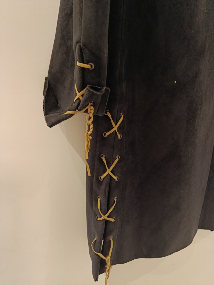 Siyah süet kendınden kapüşonlu ınce kaban - Görsel 2