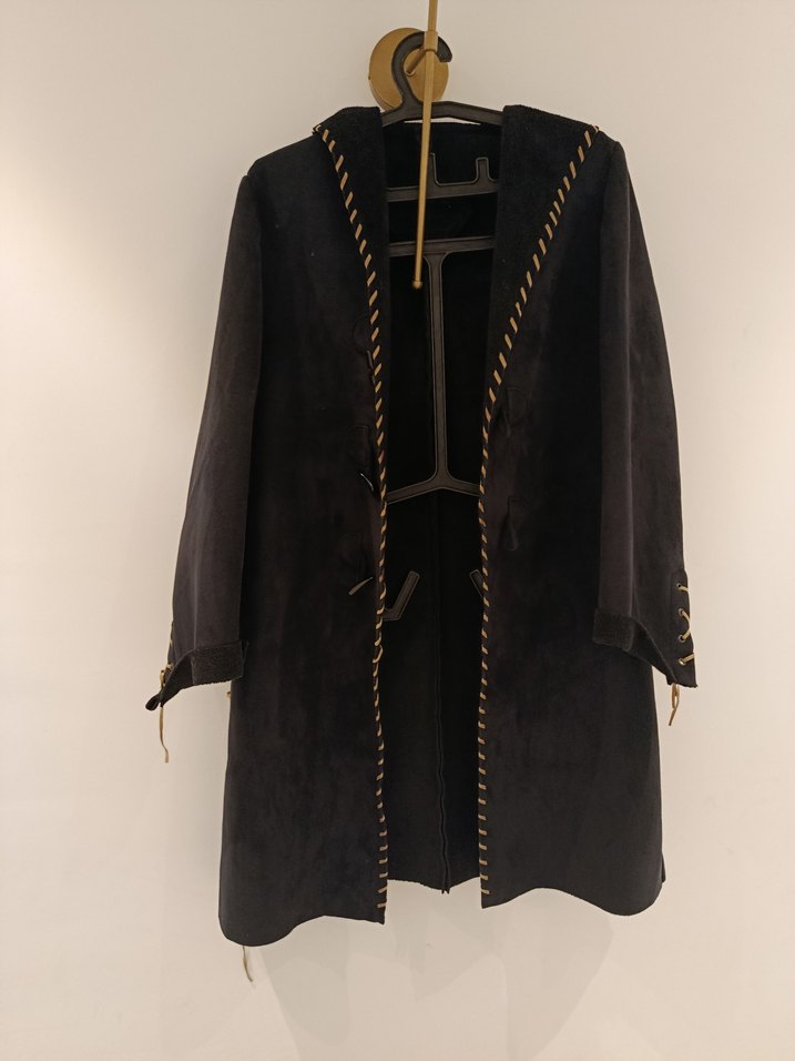 Siyah süet kendınden kapüşonlu ınce kaban - Görsel 5