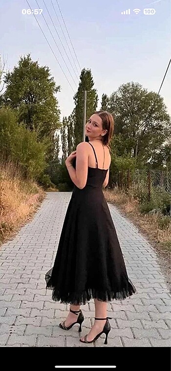 xs Beden Tül detaylı midi elbise