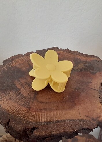 Açık Sarı Papatya Toka (7cm) 