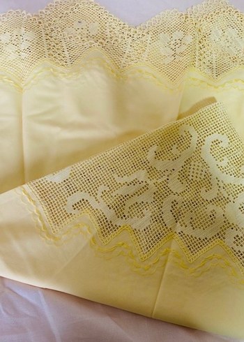 Sarı Nakışlı Masa Örtüsü - Görsel 4