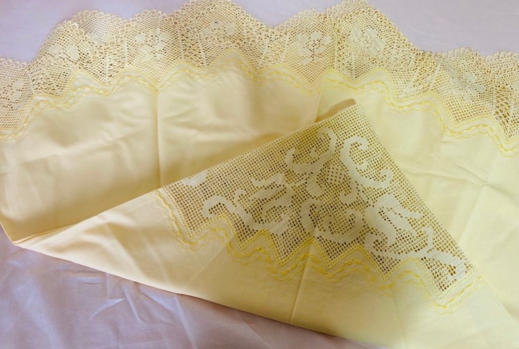 Sarı Nakışlı Masa Örtüsü - Görsel 4