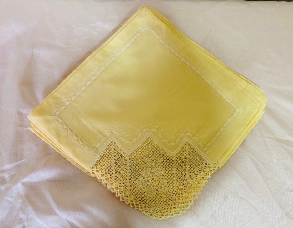 Sarı Nakışlı Masa Örtüsü - Görsel 2