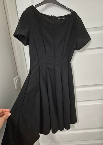 Siyah V Yaka Kısa Kollu Midi Elbise - Görsel 4