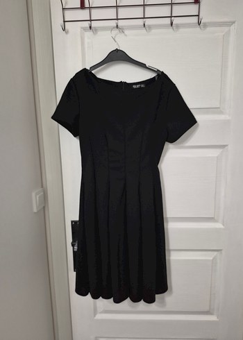 Siyah V Yaka Kısa Kollu Midi Elbise - Görsel 3