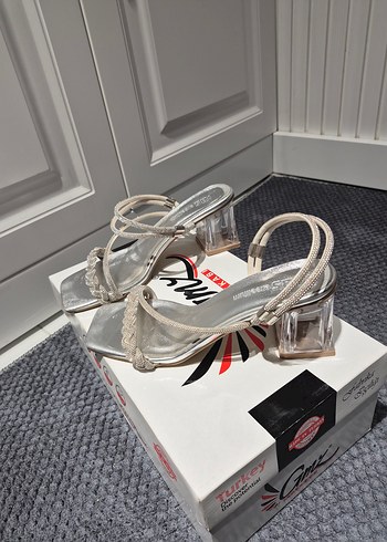 Gri Yılan Desenli Topuklu Kadın Ayakkabı - Görsel 6