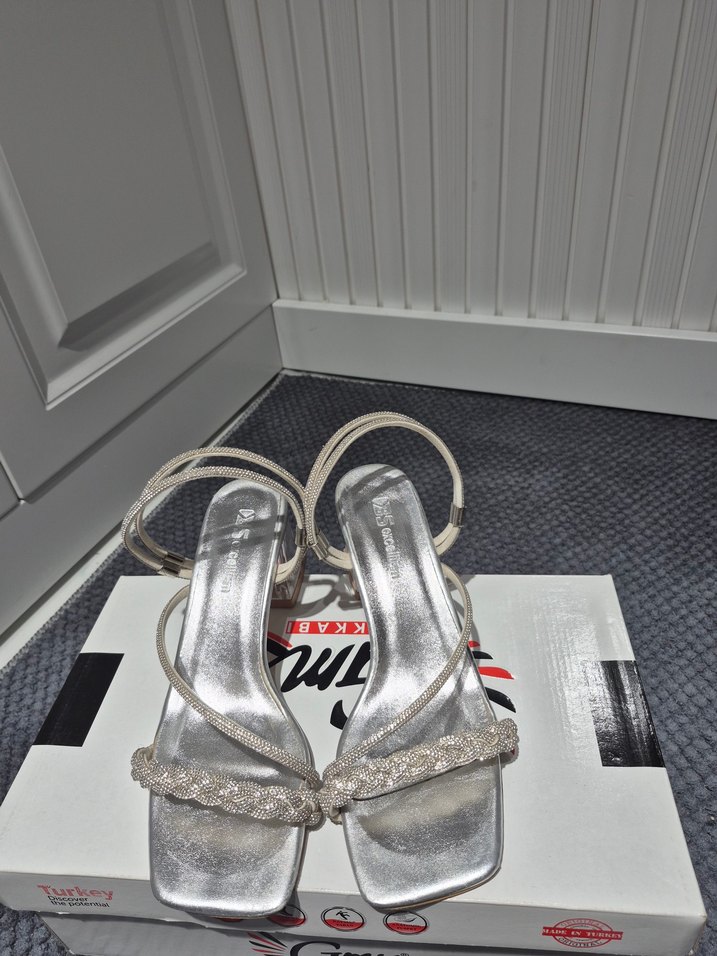 Gri Yılan Desenli Topuklu Kadın Ayakkabı - Görsel 2