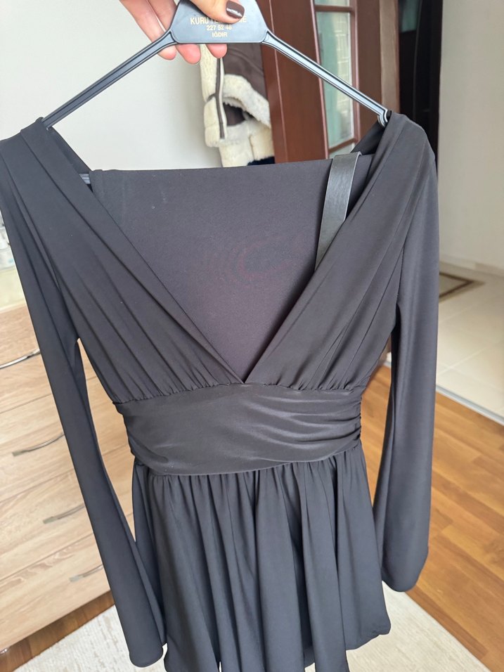 Siyah V Yaka Midi Drapeli Elbise - Görsel 2