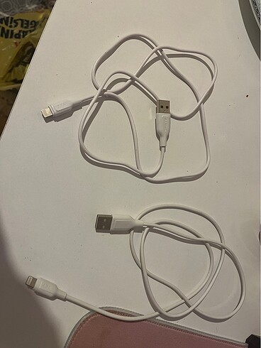 iPhone şarj kabloları