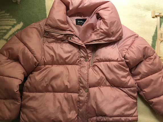 Pembe şişme mont