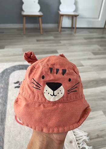 Diğer Çocuklar için Aslan Figürlü Şapka