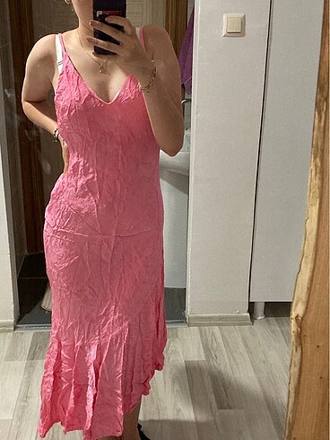 pembe saten elbise