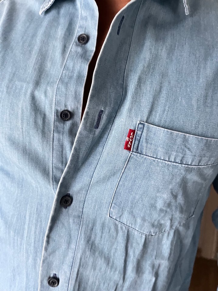 Düğmeli Açık Mavi Denim Erkek Gömlek — görsel 2/5