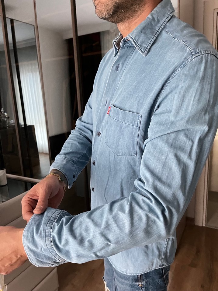 Düğmeli Açık Mavi Denim Erkek Gömlek — görsel 3/5