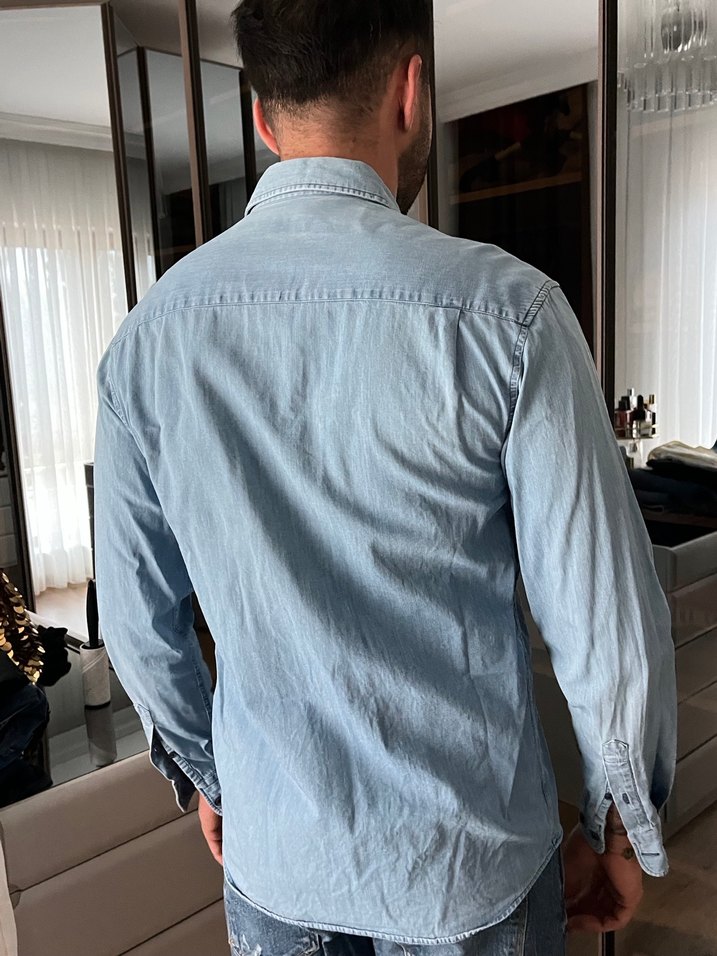 Düğmeli Açık Mavi Denim Erkek Gömlek — görsel 5/5