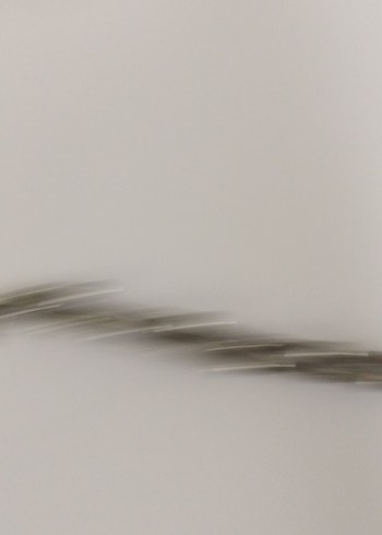 Gri Zincir Detaylı Minimalist Kadın Bileklik - Görsel 4