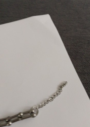 Gri Zincir Detaylı Minimalist Kadın Bileklik - Görsel 5