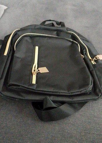 Siyah Fermuarlı Kadın Sırt Çantası - Görsel 2