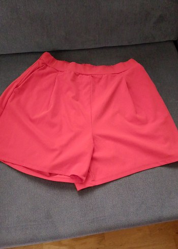 LC Waikiki vision kırmızı renk şort - Görsel 2