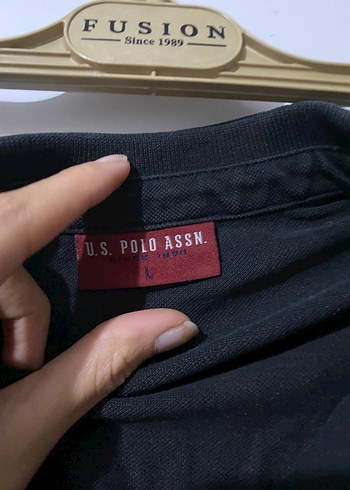 l Beden Kız Siyah V Yakalı Kısa Kollu Polo Tişört