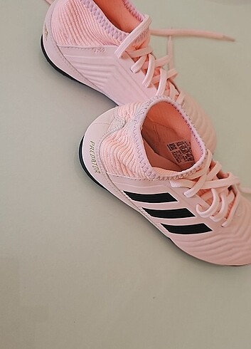 30 Beden Adidas halı saha ayakkabısı