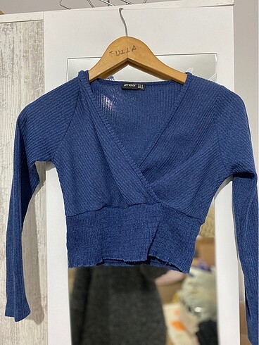 KRUVAZE YAKA CROP BLUZ