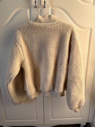 m Beden ten rengi Renk Bershka kürklü sweatshirt