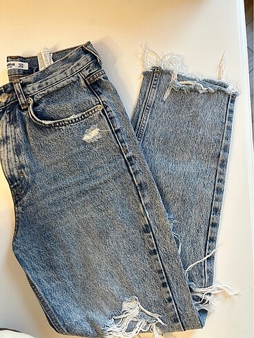 Bershka yırtık jean pantolon