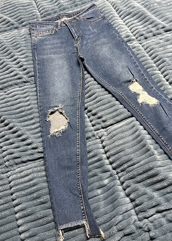 Kadın Mavi Yırtık Detaylı Dar Kesim Jean - Görsel 4