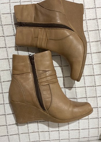 Bej Deri Dolgu Topuklu Kadın Bot - Görsel 7