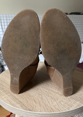 Bej Deri Dolgu Topuklu Kadın Bot - Görsel 5