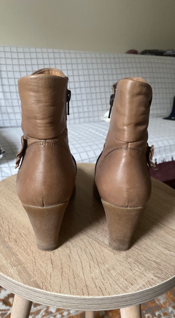 Bej Deri Dolgu Topuklu Kadın Bot - Görsel 4