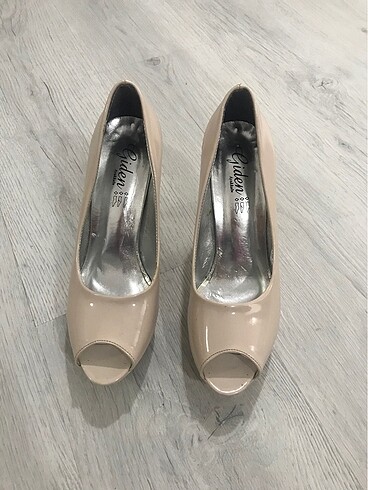 Dolgu topuk ayakkabı - Görsel 2