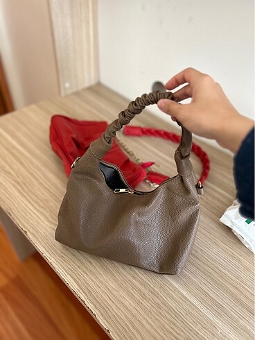 Beden İki çanta küçük lekeler asssla belli olmuyo çok tatlı ve lık