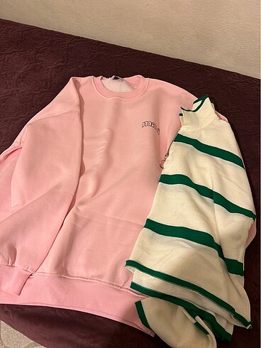 İki adet sweatshirt 300 pazarlık mevcut
