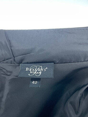 42 Beden siyah Renk PreLoved Midi Etek %70 İndirimli.