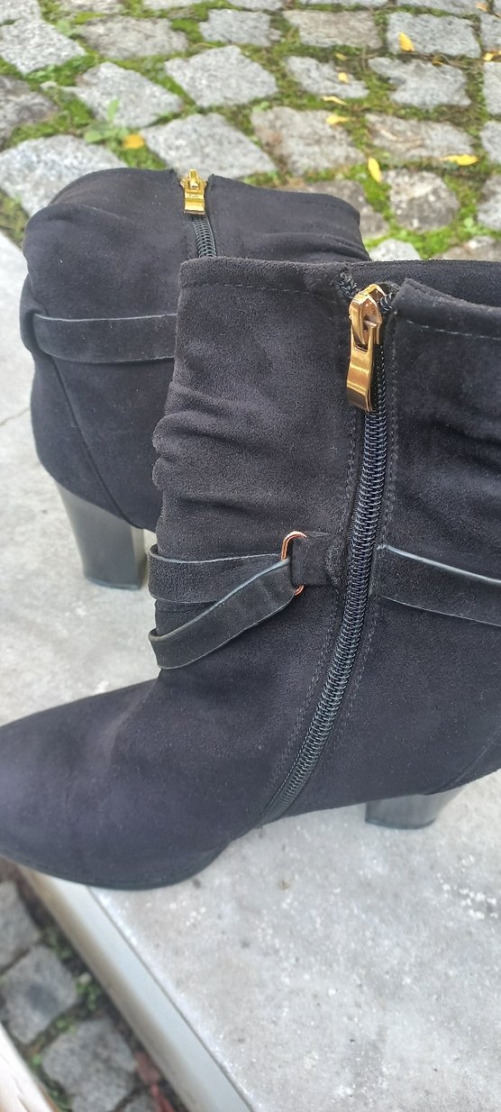 Siyah Süet Tokalı Blok Topuklu Bot - Görsel 3