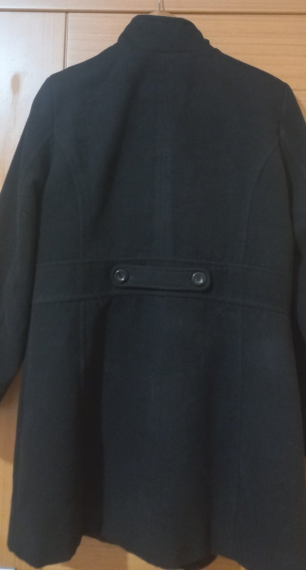 Siyah Düğmeli Kadın Kaban - Görsel 2