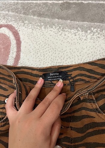 Bershka Düğmeli Zebra Desenli Yüksek Bel Mini Şort