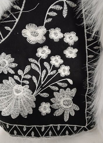 Siyah İçi Kürklü Nakışlı Süet Yelek - Görsel 3