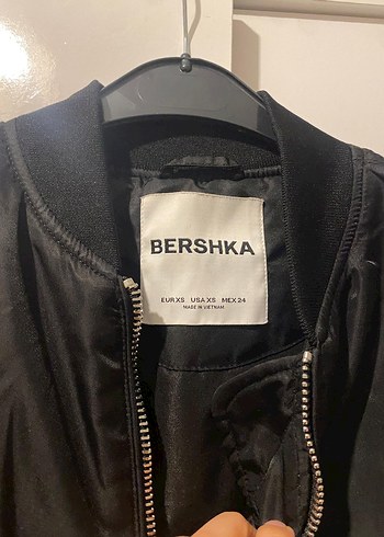 Bershka Siyah Fermuarlı Kadın Ceket