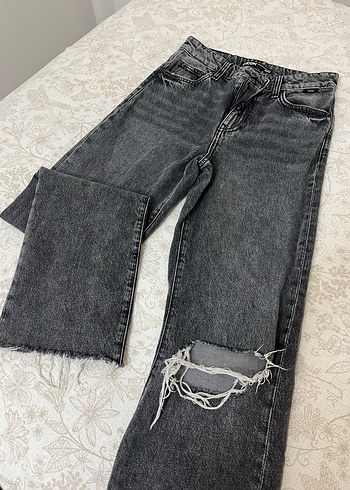 Gri Yırtık Detaylı Bol Kesim Kot Pantolon