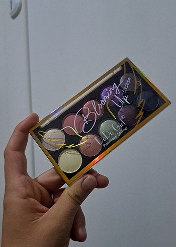 Diğer Renkli Işıltılı Göz Farı Paleti