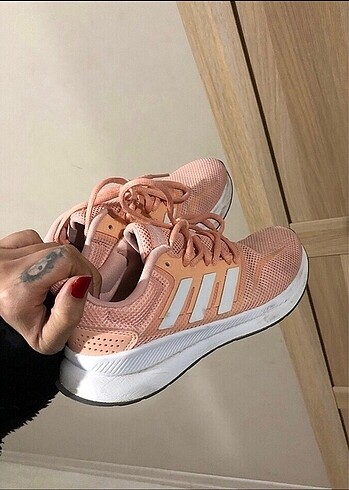 Adidas Demoşun dolabu