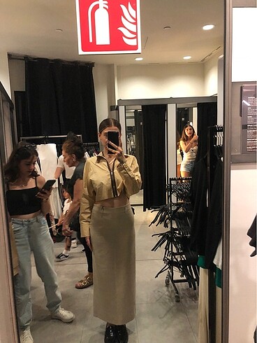 Zara Demoşun dolabu