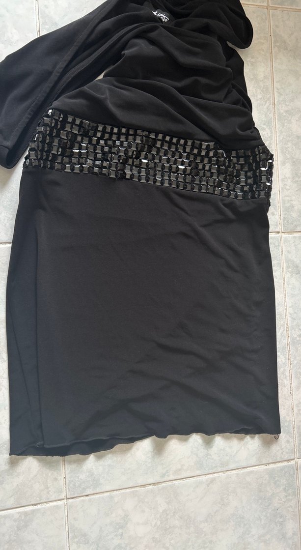 V Yaka Kemerli Siyah elbise - Görsel 5