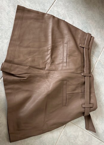 Bej Deri Mini Şort Kemerli Rahat Kesim - Görsel 4