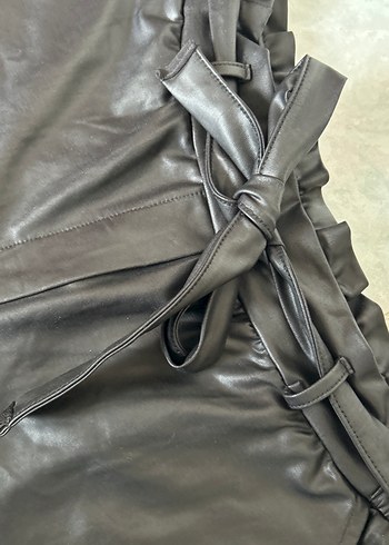 Kadın Siyah Deri Midi Şort - Görsel 2