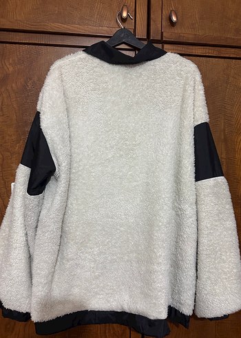 Sokak Stili Beyaz Peluş Kadın Ceket - Görsel 3