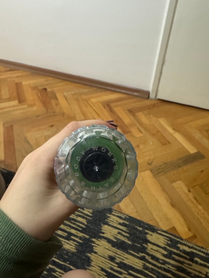 Yeşil Cam Şişede Kadın Parfümü - Görsel 2